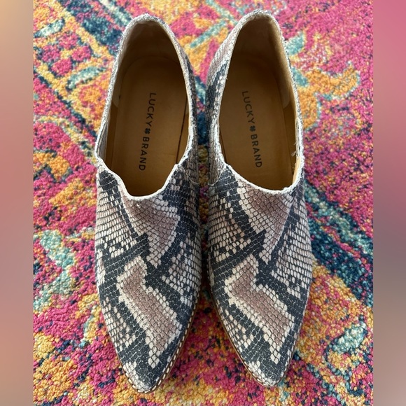 Lucky Brand | Women’s black/tan leather snakeskin pattern Tabea ankle booties, 8 - Picture 4 of 14